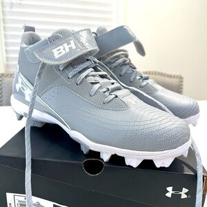 Under Armour Men's Harper 7 Mid Rubber Molded Baseball Cleat Shoe